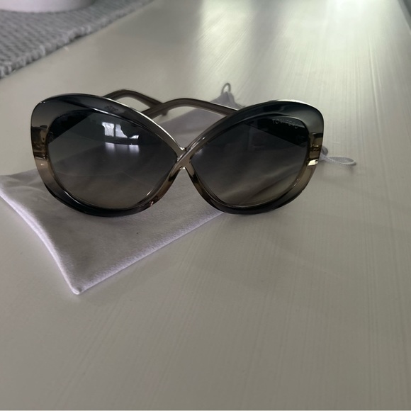 Tom Ford Oversized Sunglasses - Picture 2 of 5